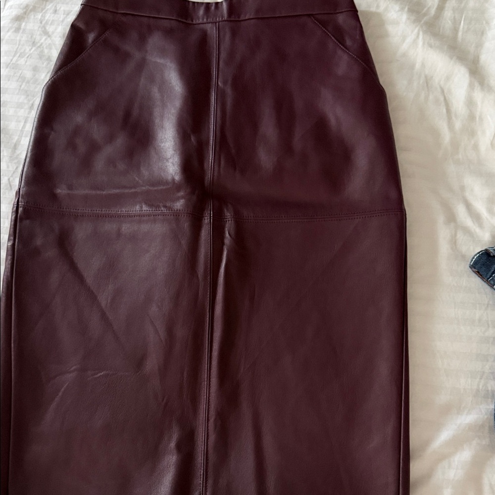 Elegant Burgundy Leather Skirt